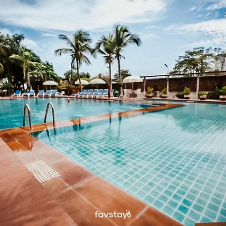 Twin Palms Suites And Residence Pattaya Extérieur photo