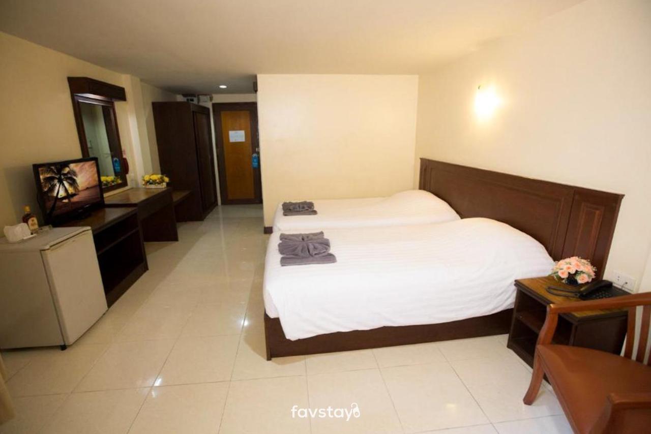 Twin Palms Suites And Residence Pattaya Extérieur photo