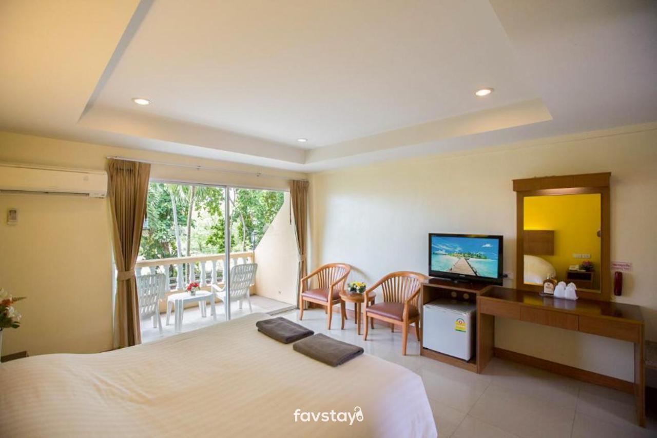 Twin Palms Suites And Residence Pattaya Extérieur photo