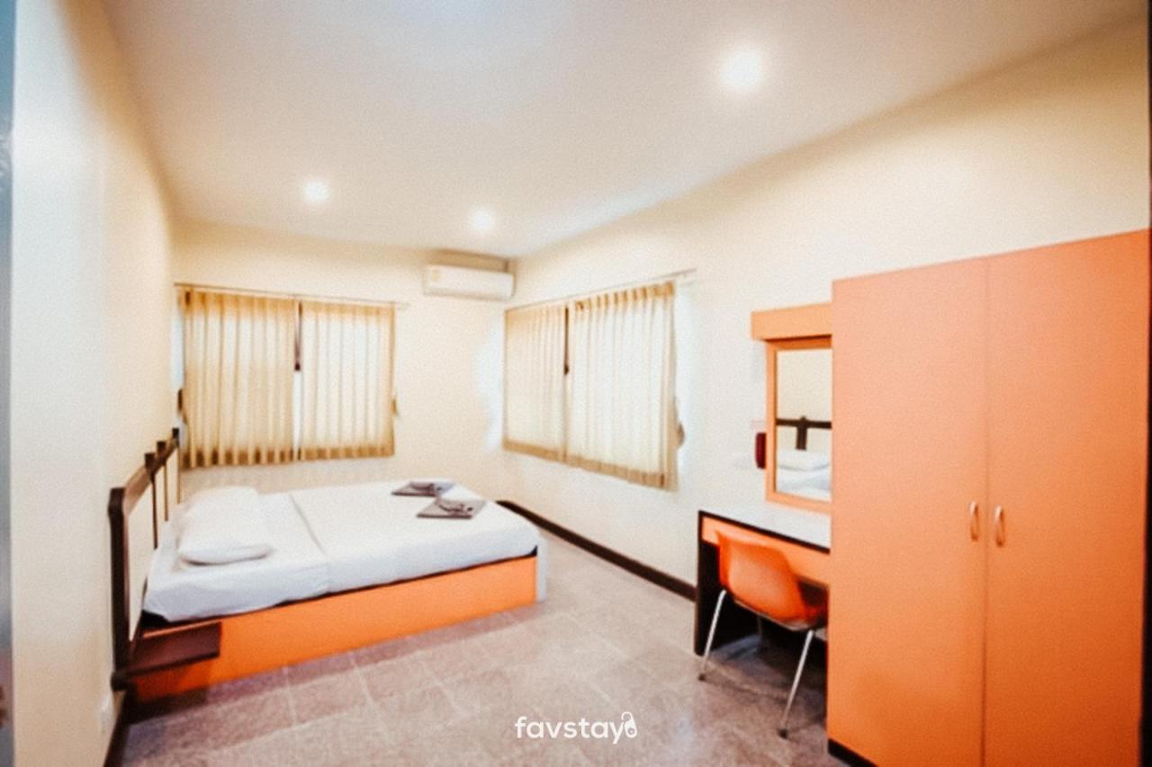 Twin Palms Suites And Residence Pattaya Extérieur photo