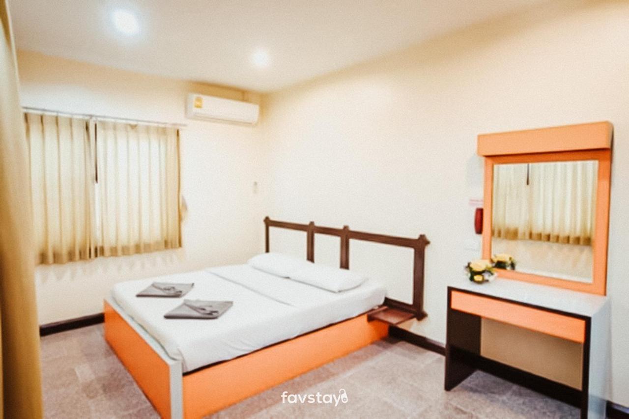 Twin Palms Suites And Residence Pattaya Extérieur photo