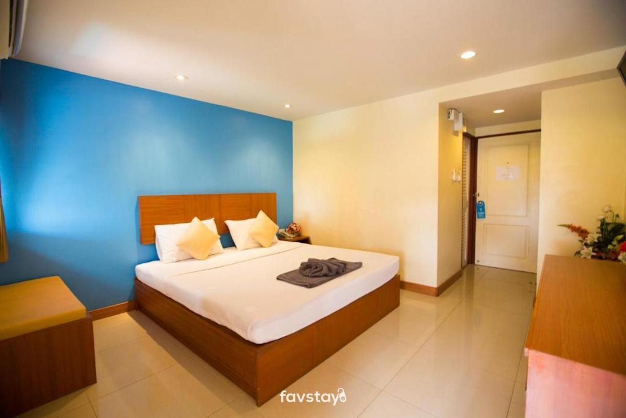 Twin Palms Suites And Residence Pattaya Extérieur photo