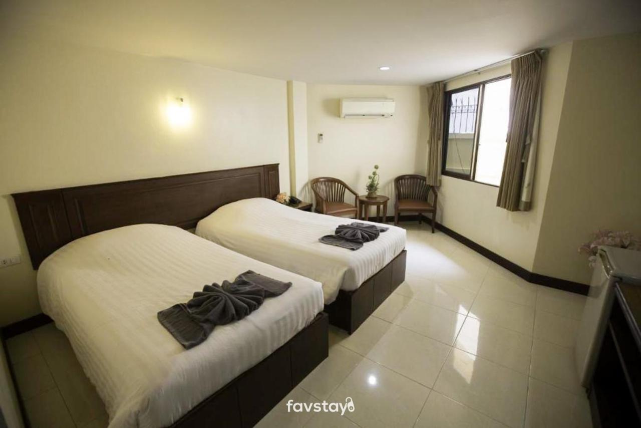 Twin Palms Suites And Residence Pattaya Extérieur photo