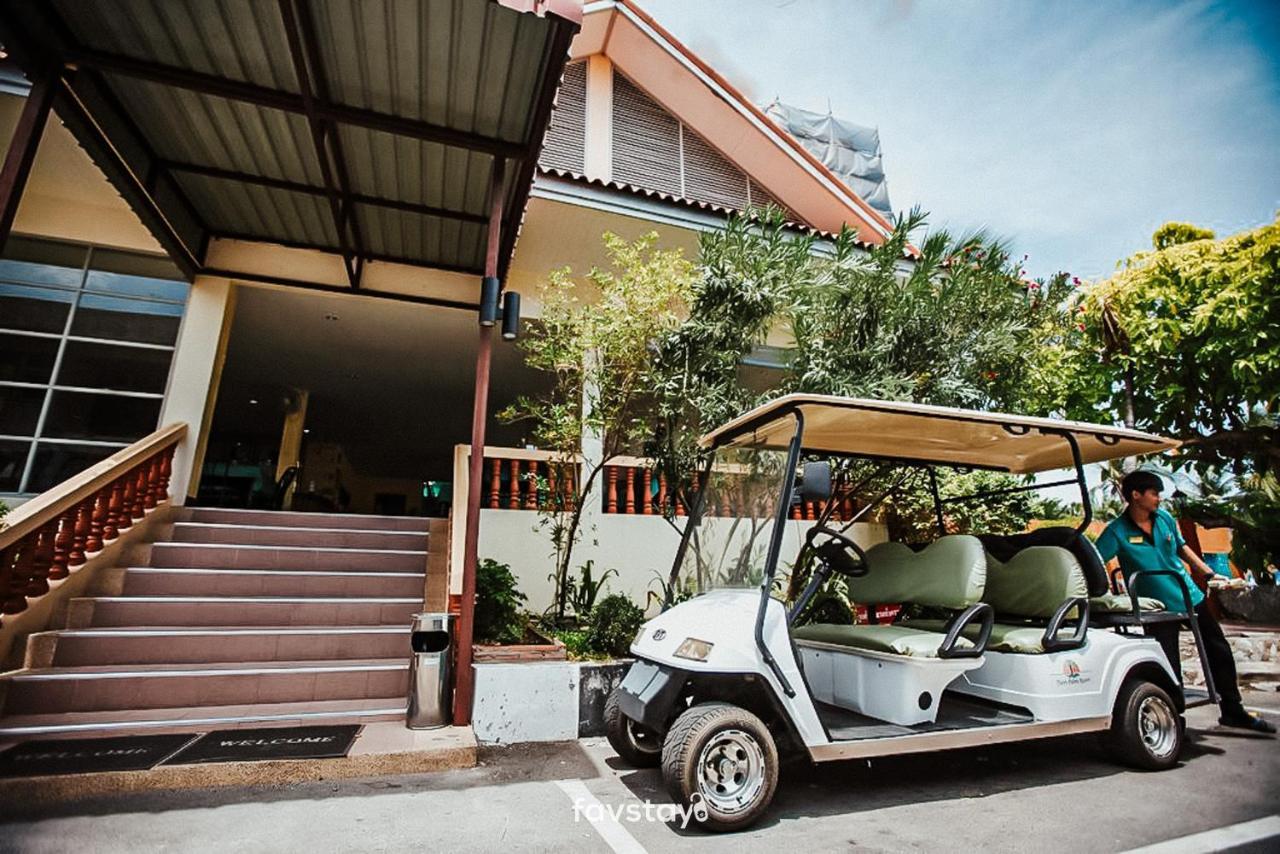 Twin Palms Suites And Residence Pattaya Extérieur photo