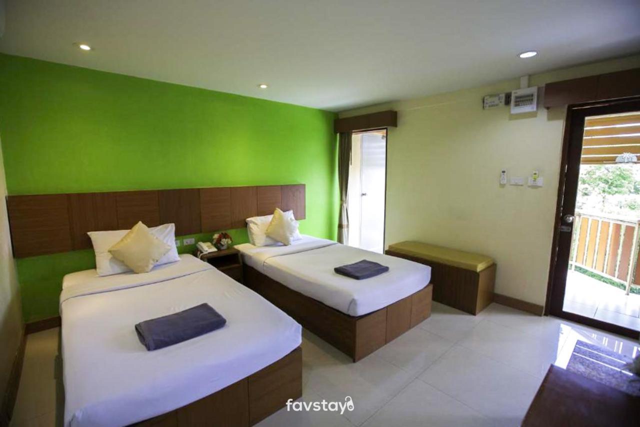Twin Palms Suites And Residence Pattaya Extérieur photo
