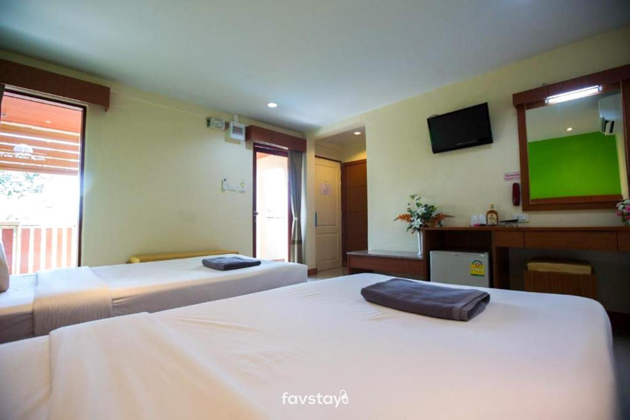 Twin Palms Suites And Residence Pattaya Extérieur photo