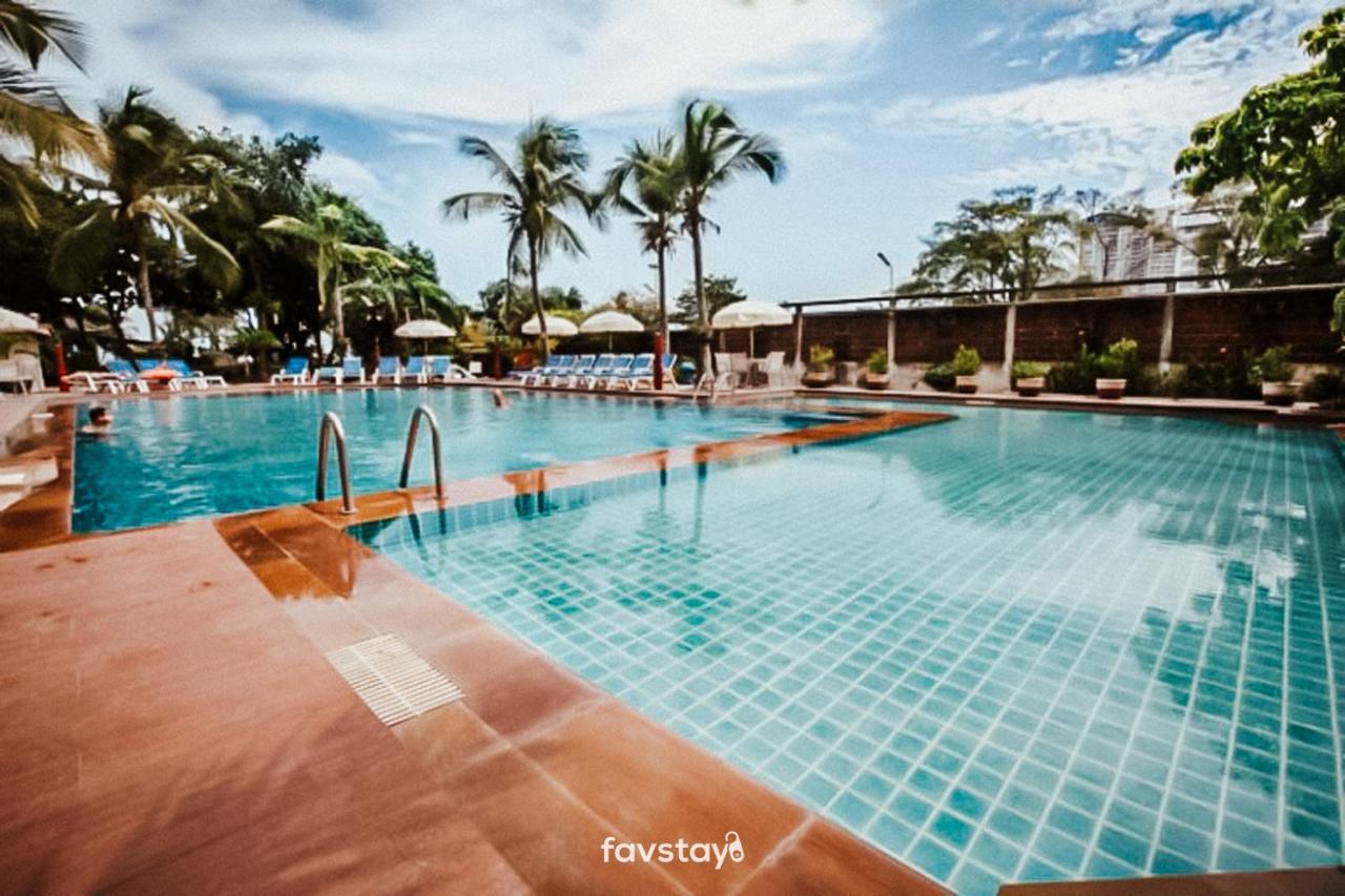 Twin Palms Suites And Residence Pattaya Extérieur photo