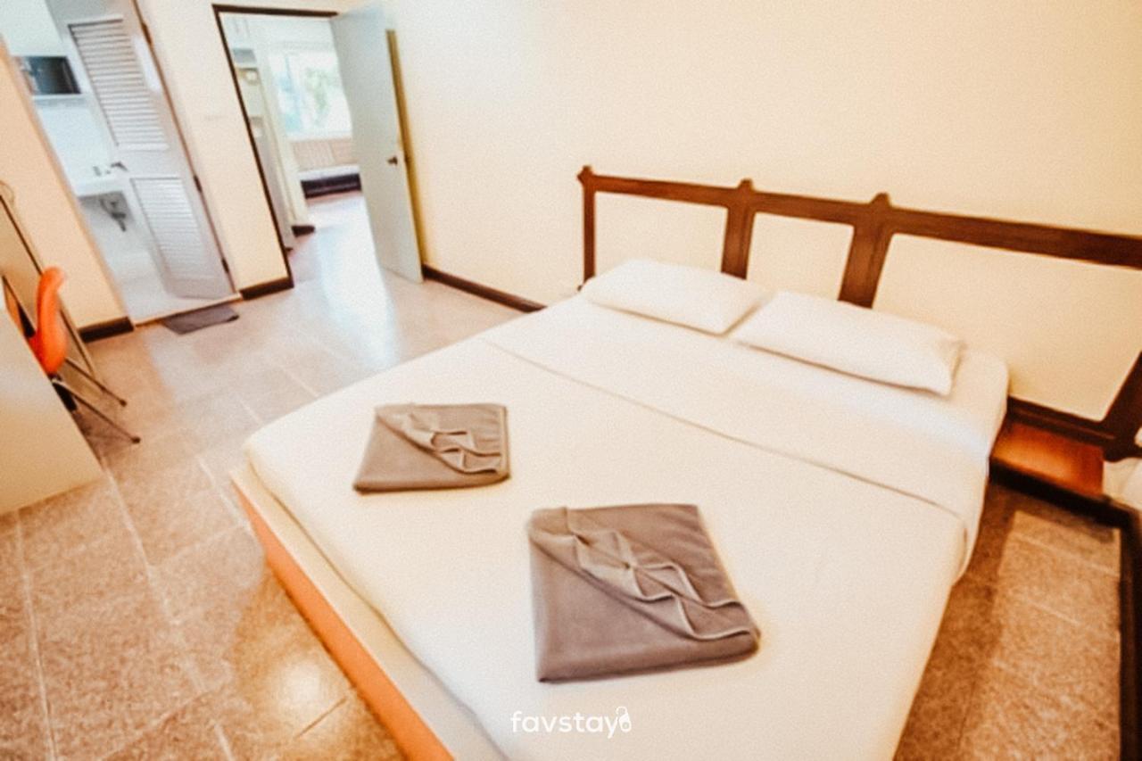 Twin Palms Suites And Residence Pattaya Extérieur photo
