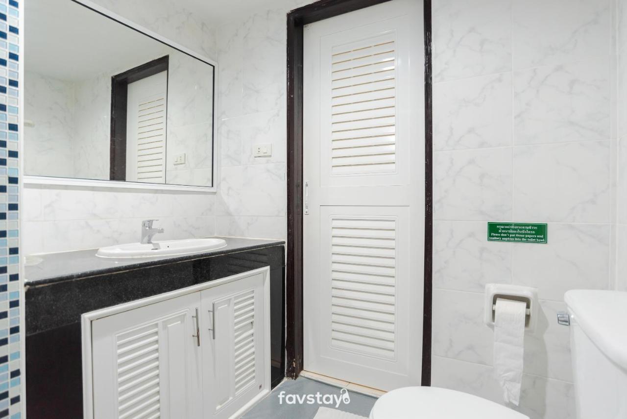 Twin Palms Suites And Residence Pattaya Extérieur photo